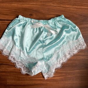 GUC Womens size m shein shorts but fit like a s